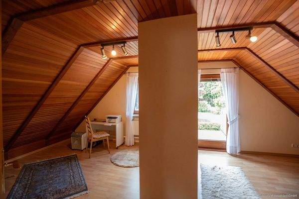 Raumteiler in Zimmer II 