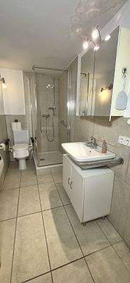 Saniertes Bad mit Dusche