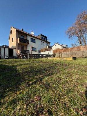 Hausrückseite mit Garten