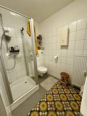 Badezimmer auf der oberen Ebene (2).jpg