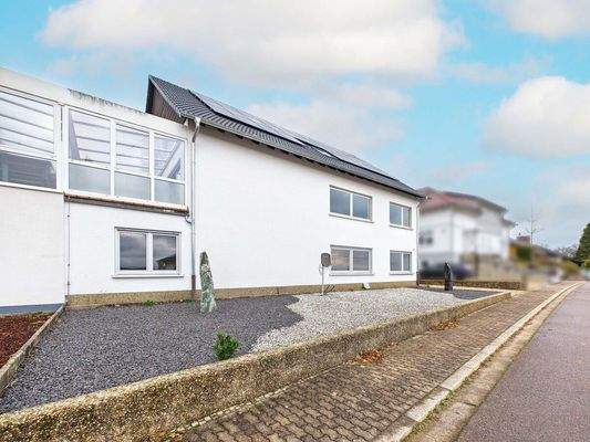 Kernsaniertes 2-3 Familienhaus zum Vollenden in Mettlach