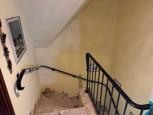 Flur mit Treppenaufgang OG