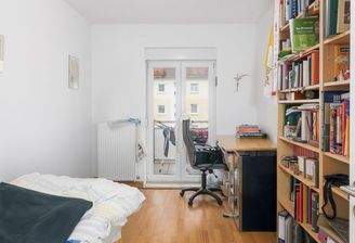 Arbeitszimmer zum Balkon