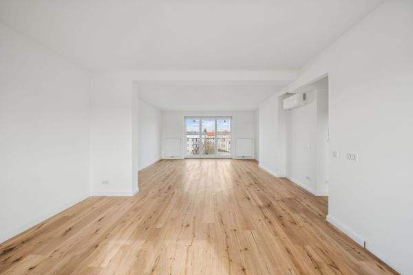 Durchgesteckter Wohnbereich mit viel Licht