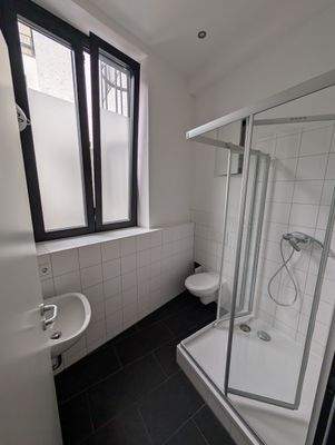 Badezimmer mit Dusche