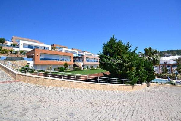 Sea View Villa with Private Pool in Kargicak Alanya