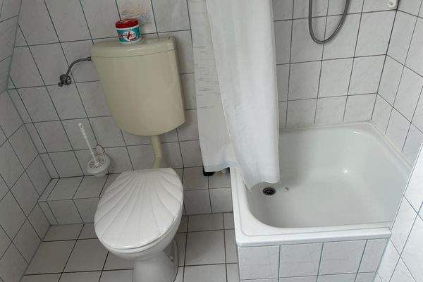 Duschbad mit WC im DG