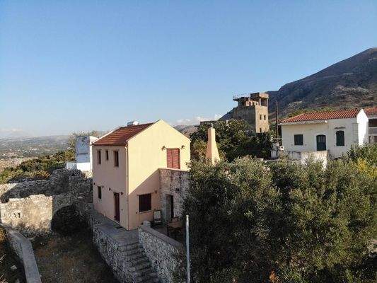 Kreta, Patima: Zweistöckiges Haus mit Berg- und Meerblick sowie zusätzlicher Ausbaumöglichkeit zu verkaufen