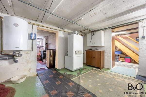 Geplfegte Kelleräume für Haustechnik und Co.