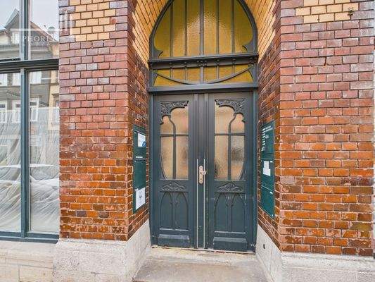 CAM03352G0-PR0052-STILL001