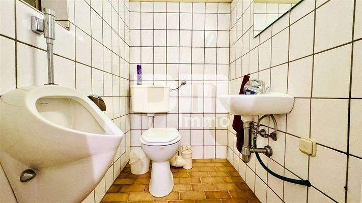 Gäste WC neben Garage