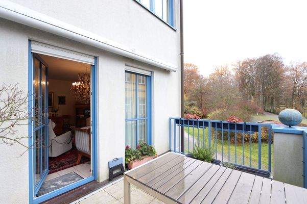 Balkon mit Blick in den Hofgarten