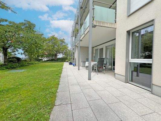Terrasse mit Zugang zum Garten