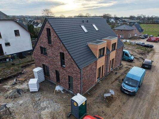 Hausansicht vorne seitlich