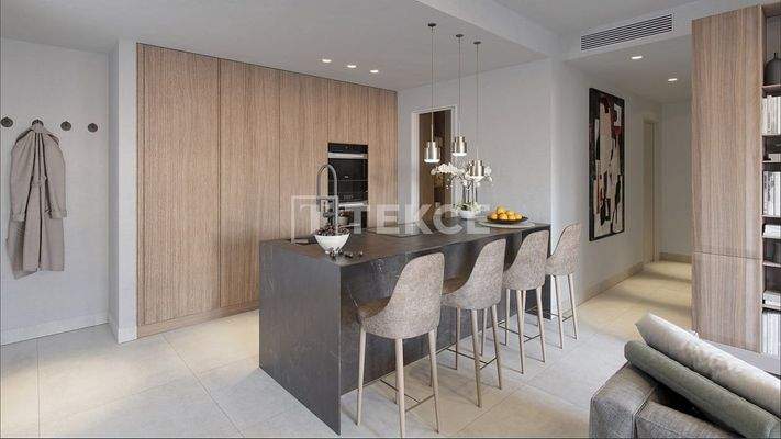 Apartment with Roof Top Communal Pool in Malaga Center