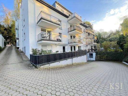 Einfahrt Tiefgarage - Rückseite Haus