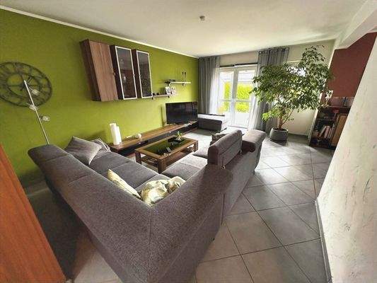 Wohnraum mit Zugang zur Terrasse