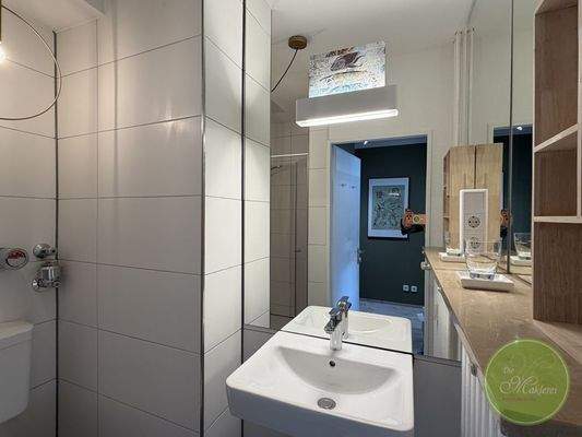 ... mit Spiegeln bis zur Decke ... 