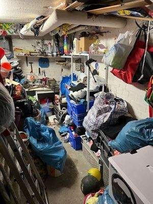 Eigener Kellerraum ca. 8 qm (voll)