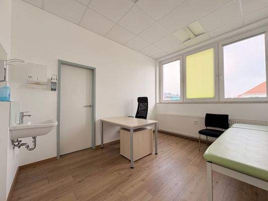 Behandlungsraum2 (2).JPG