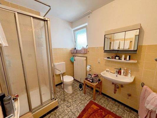 Tageslichtbad mit Dusche und …