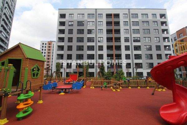 Spacious Flats 100 M from Metro in Bagcilar