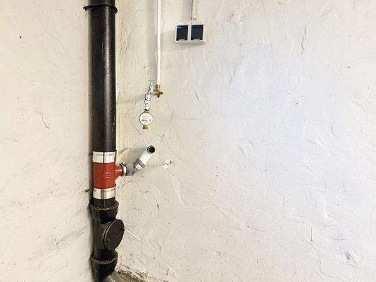 Keller mit Waschmaschinenanschluss