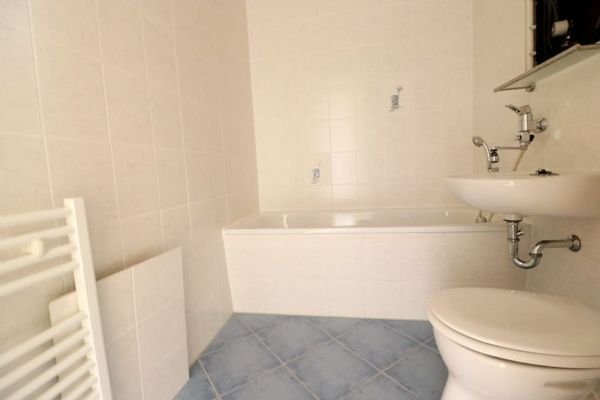 Bad Nr. 2 mit Wanne