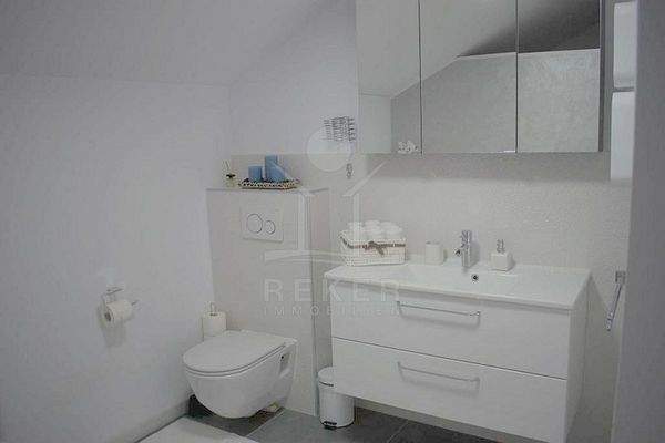 72a4024a-e16c-4f1f-9bb6-e26f52aa714d