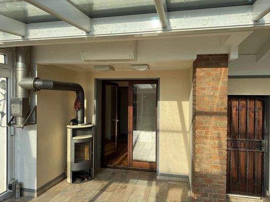 ...vom Wintergarten in den Wohnbereich