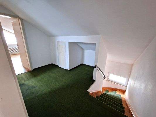 Flur - Treppenhaus DG.