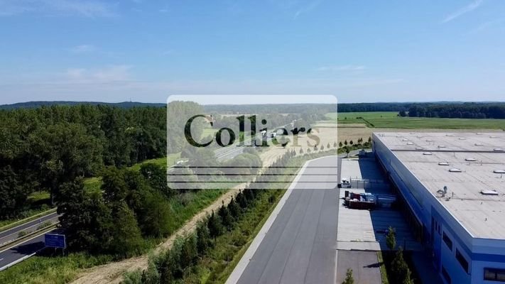 Hallen direkt an der A10