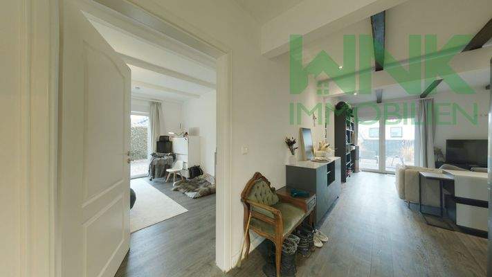 Flur mit Blick ins Schlafzimmer