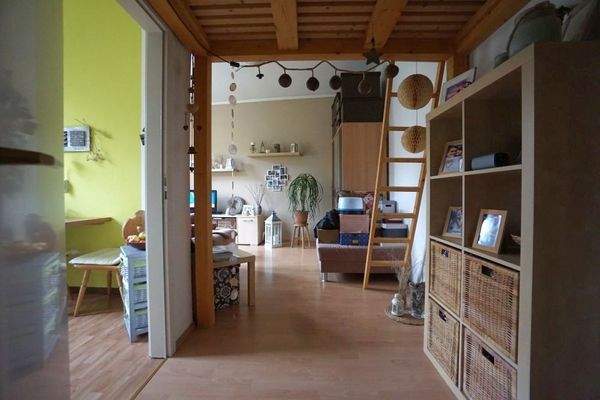 Flur m. Blick zur Küche