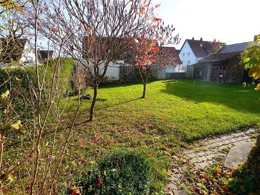 Ebenes Gartengrundstück