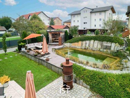 Architektenhaus mit Naturschwimmteich