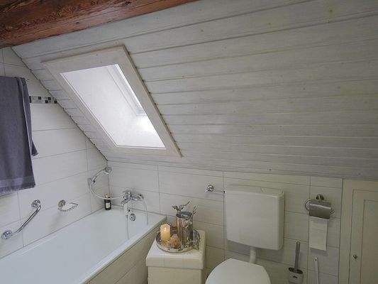 Badezimmer im Dachgeschoss