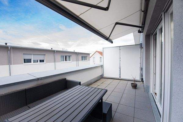 Die Dachterrasse mit Markise