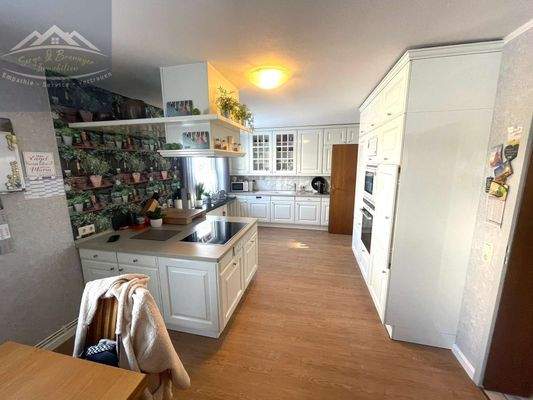 Einbauküche mit Kochinsel EG