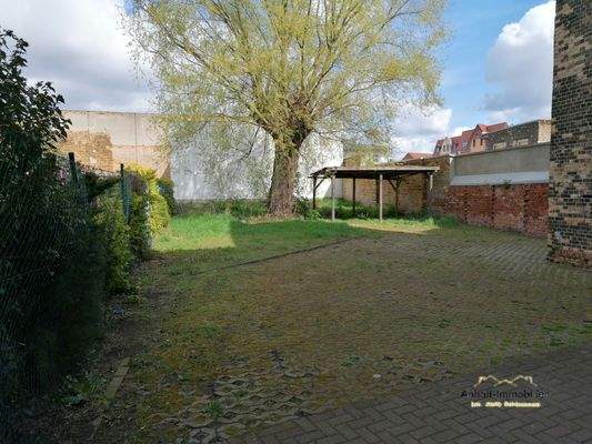 Hof mit Grünfläche