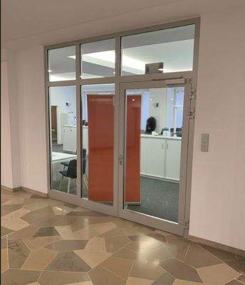 Büroflächeneingang