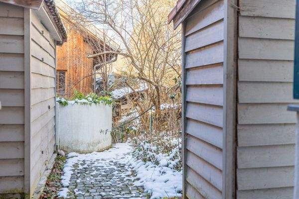 Licht, Holz & Wohngenuss – Charme pur auf drei Etagen mit Schwedenofen und stilvoller Wendeltreppe