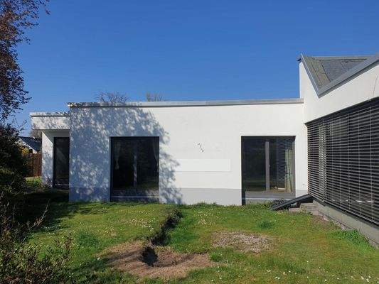 Teilansicht Garten u. Haus (11)