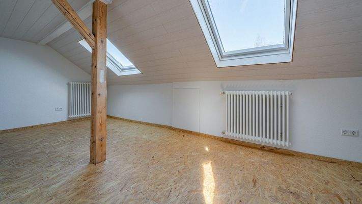 Wohnzimmer oder Schlafraum Dachgeschoss