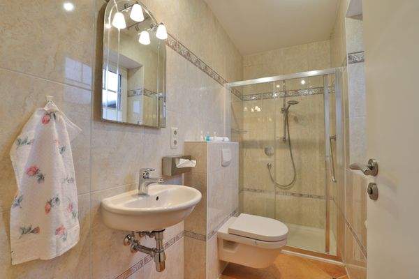 Tageslichtduschbad im Erdgeschoss