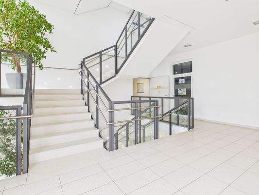 Freundlich gestaltetes Treppenhaus