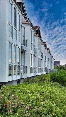 NORDWEST zu Parkplatz + Straße