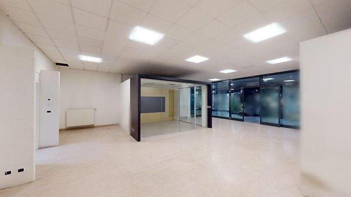 Geschäft-Meran-Fläche-Mieten-Autoabstellplätze-Gelegenheit