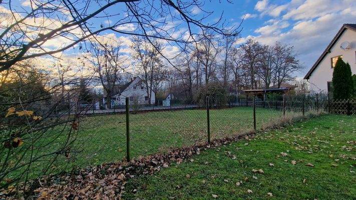 Dazugehörendes weiteres Grundstück