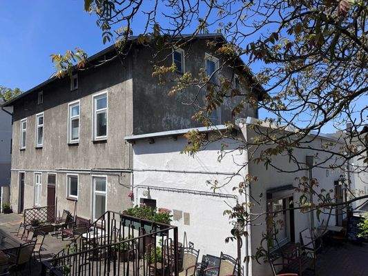 Wohnhaus mit Gewerbe